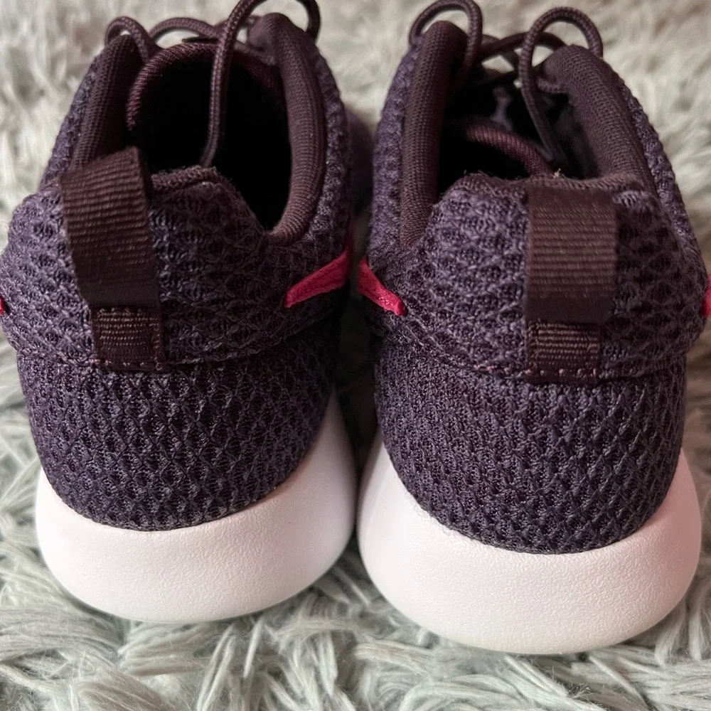 Nike Roshe One Shoes